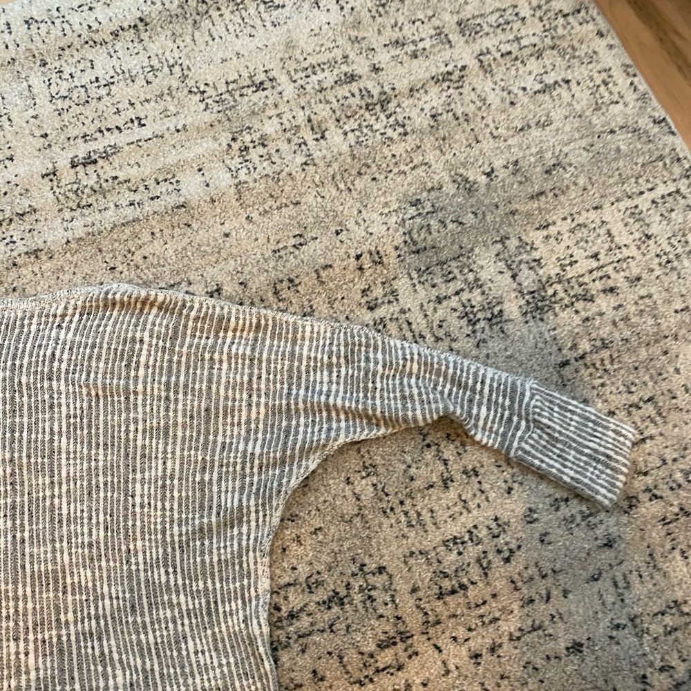 Splendid Sweater - Picture 5 of 6